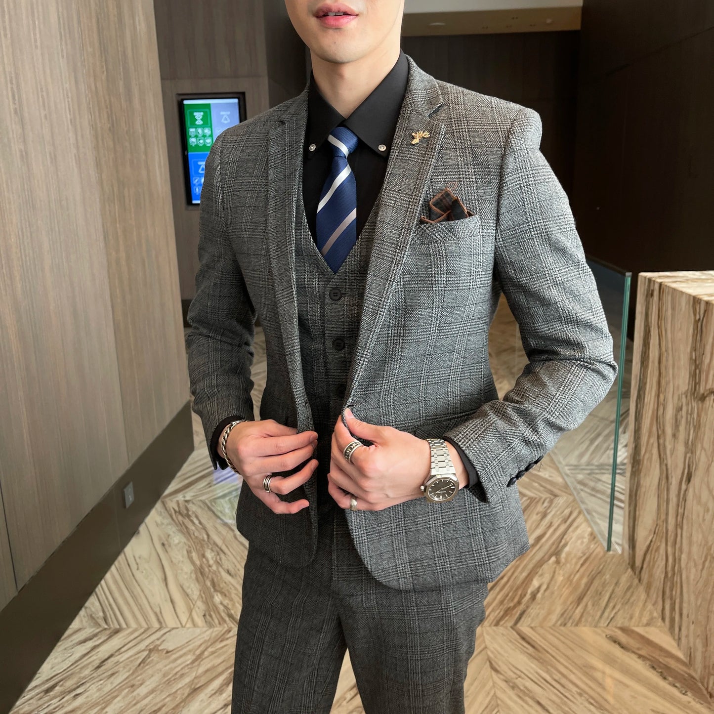 Avaré Dominus Signature Suit