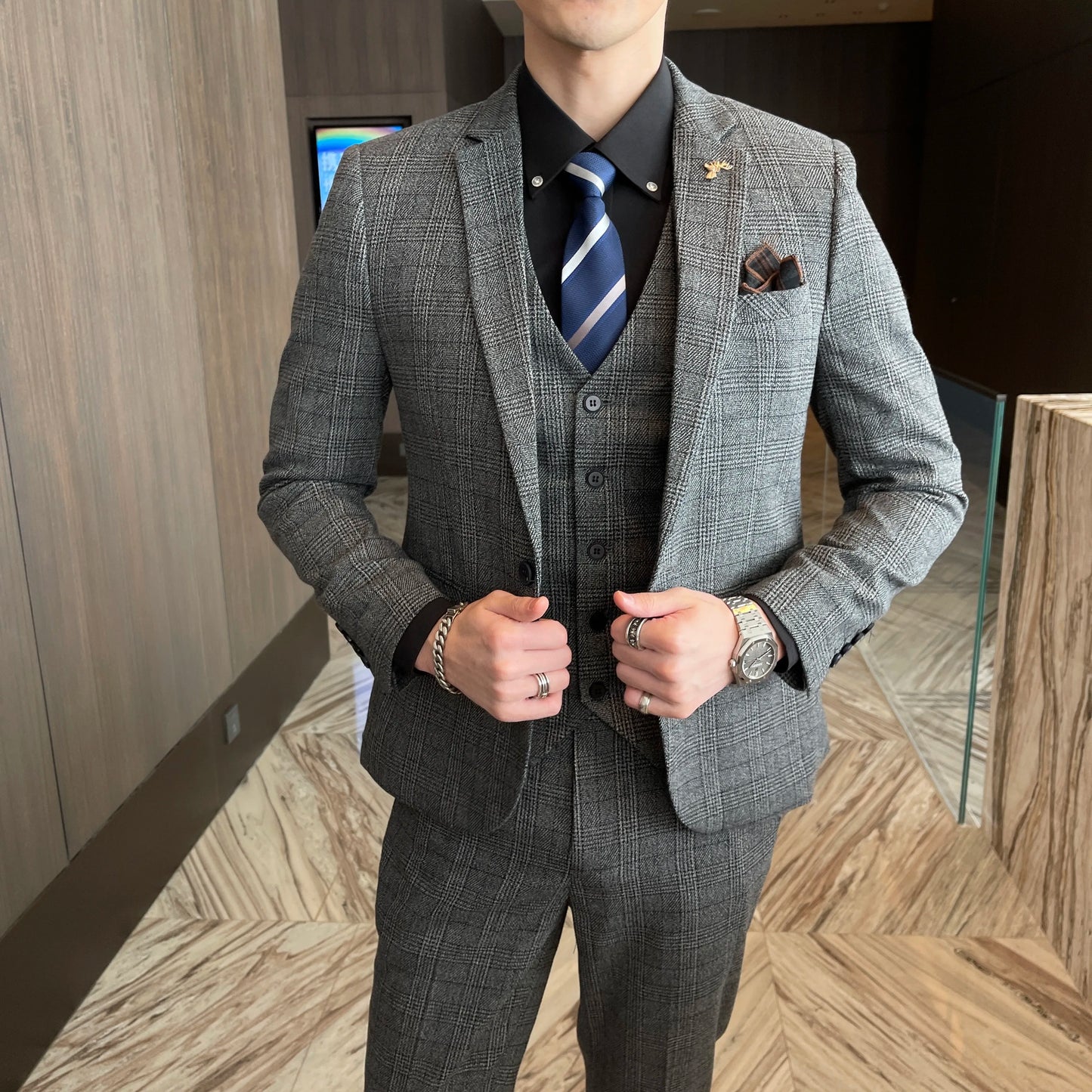 Avaré Dominus Signature Suit