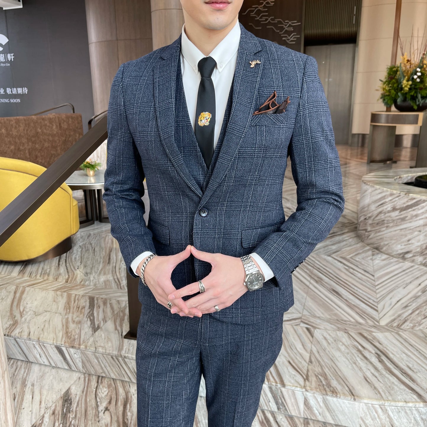 Avaré Dominus Signature Suit