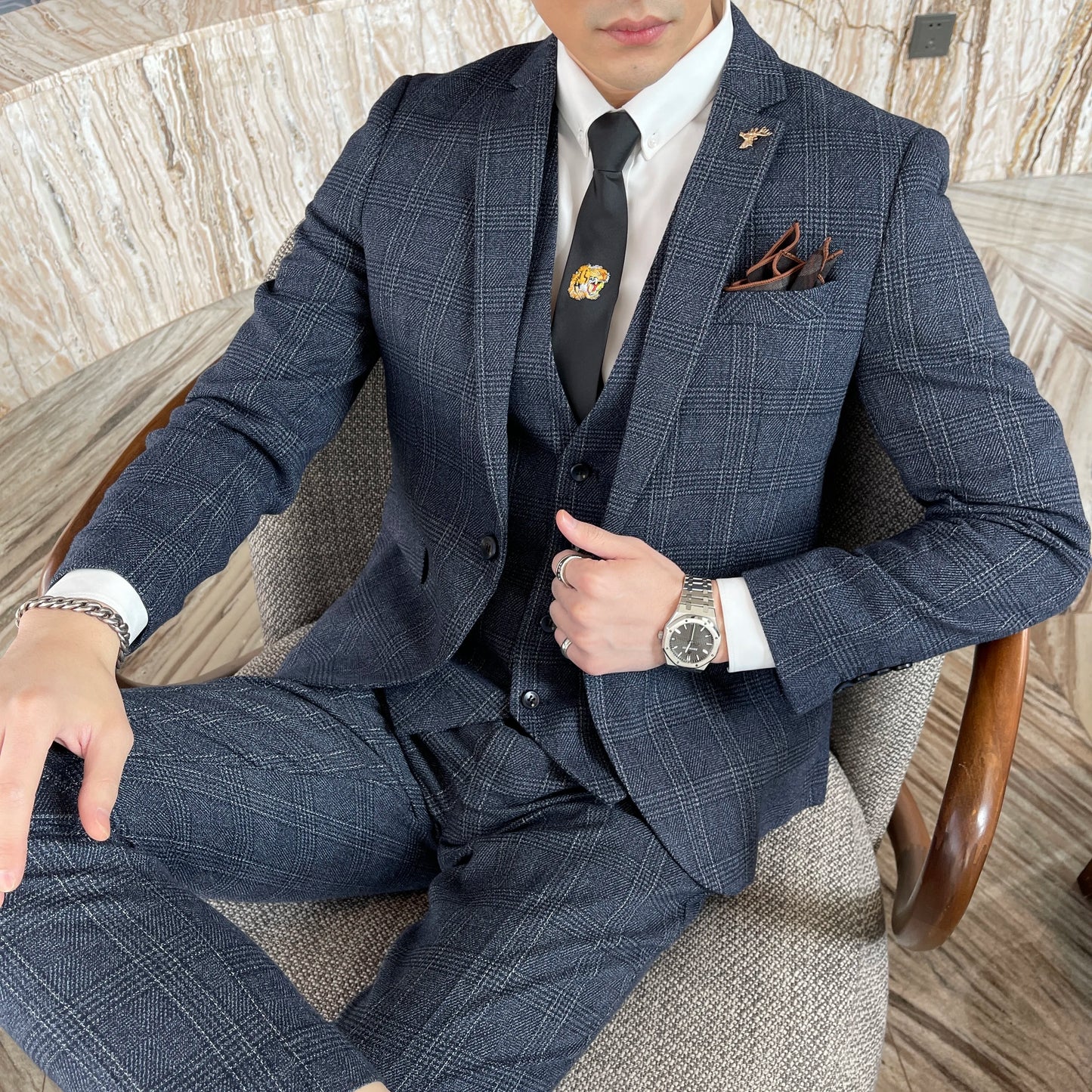 Avaré Dominus Signature Suit