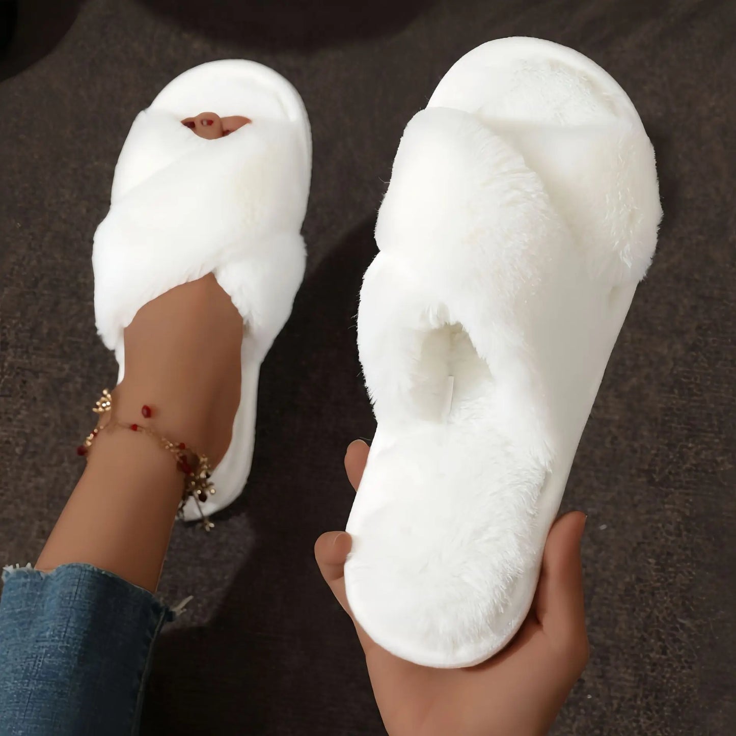Avaré Lush Slippers.