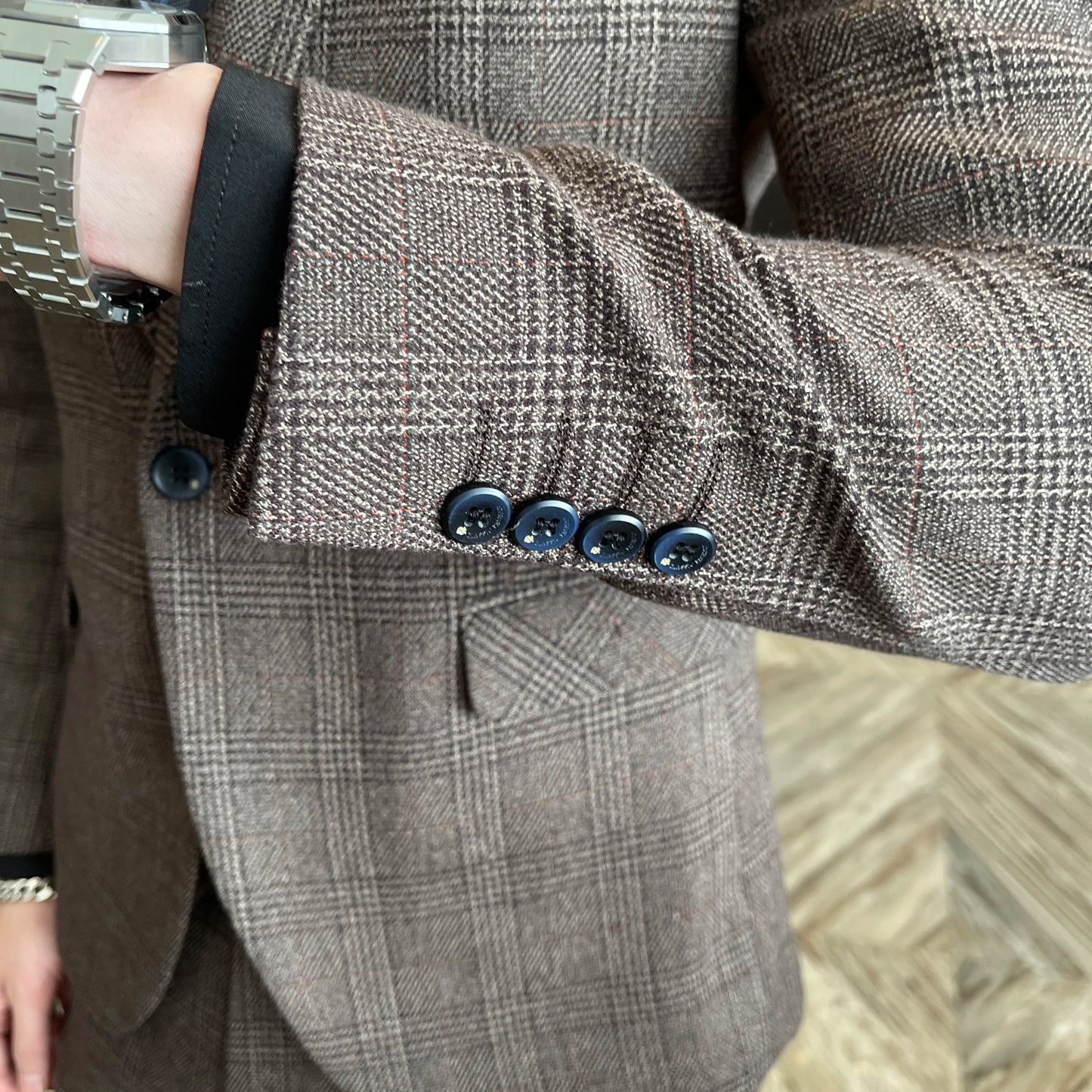 Avaré Dominus Signature Suit